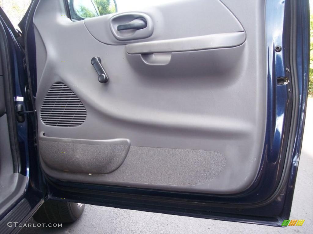 2002 F150 XL Regular Cab - True Blue Metallic / Medium Graphite photo #34