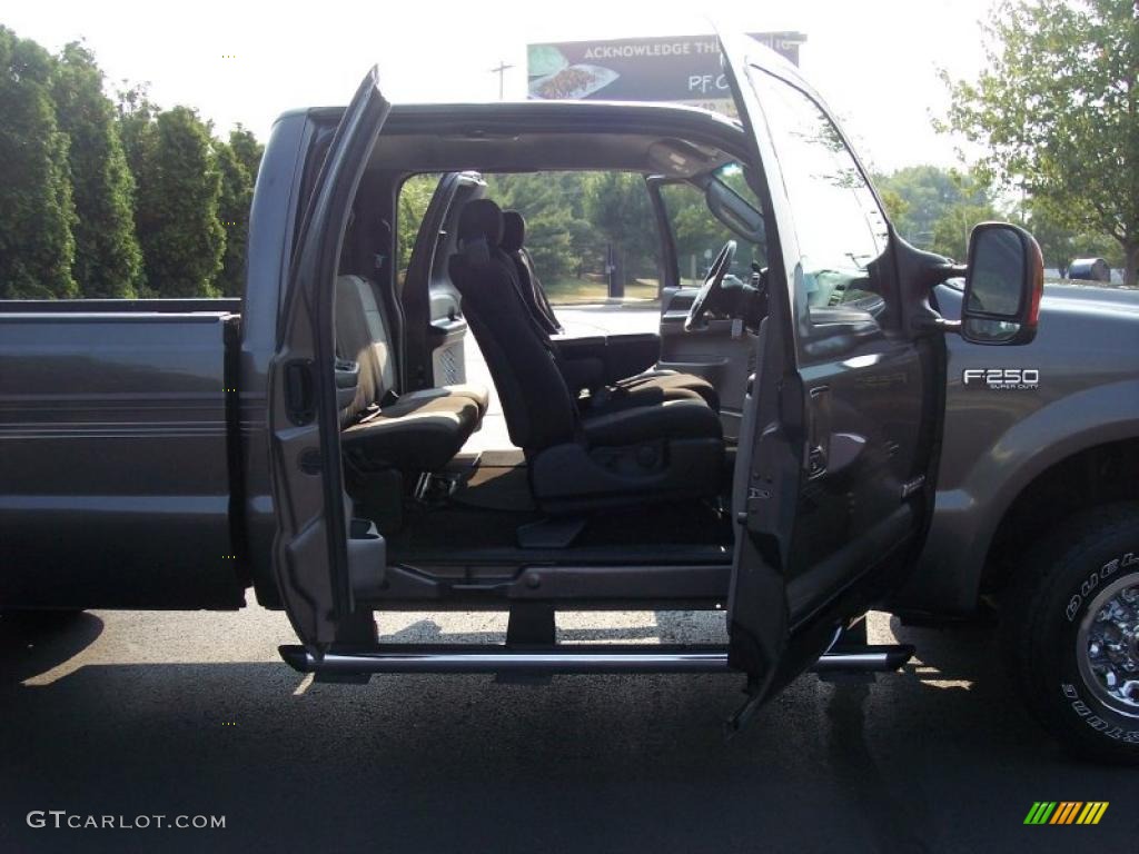 2004 F250 Super Duty XLT SuperCab 4x4 - Dark Shadow Grey Metallic / Medium Flint photo #29