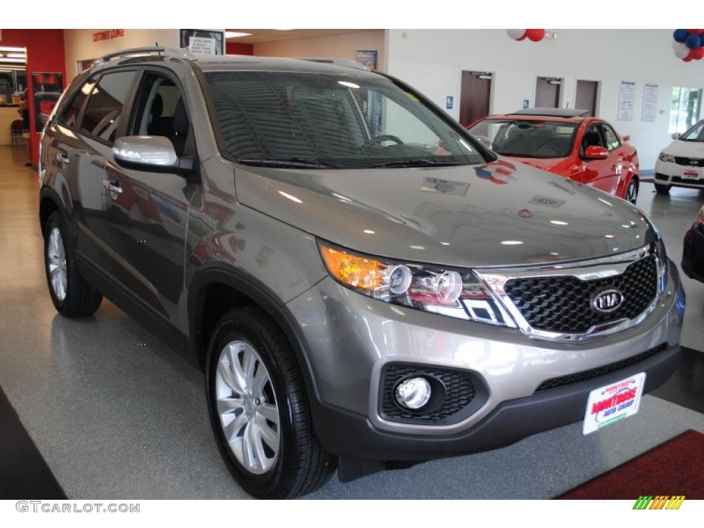 2011 Sorento LX V6 - Titanium Silver / Black photo #10