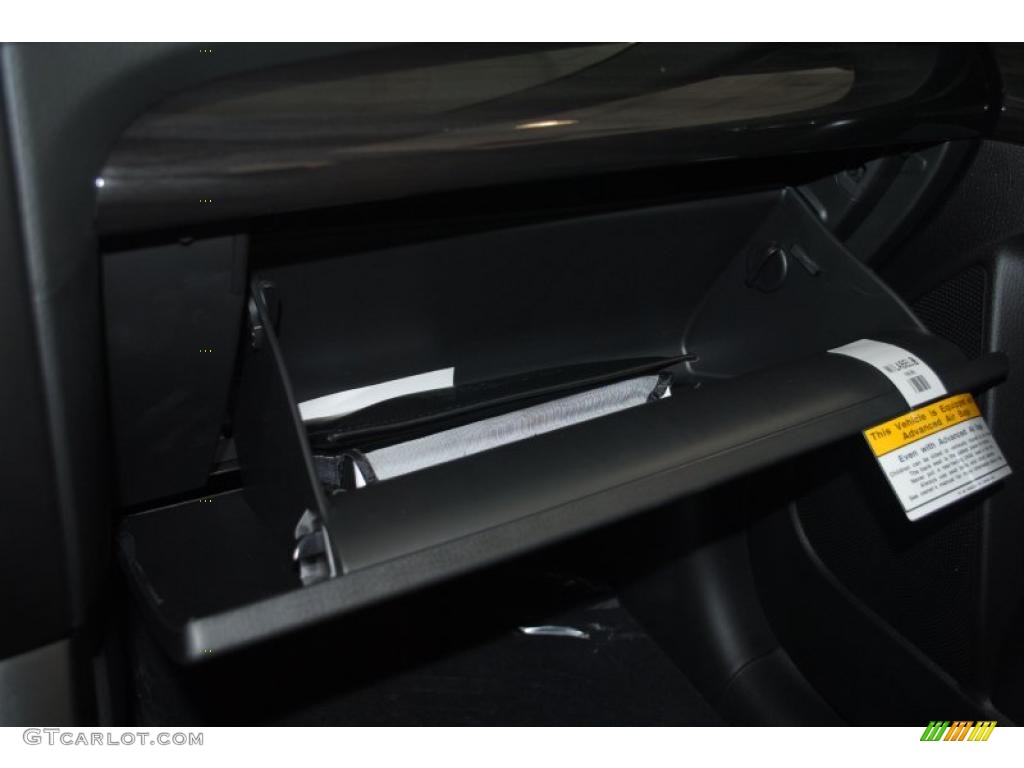 2011 Sorento LX V6 - Titanium Silver / Black photo #39