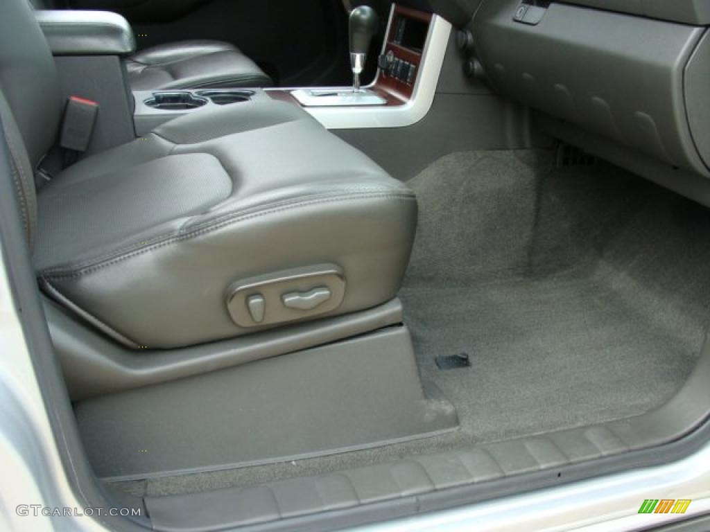 2008 Pathfinder LE 4x4 - Silver Lightning / Graphite photo #28