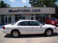 2000 White Pearlescent Tricoat Lincoln Continental   photo #1