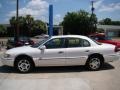 2000 White Pearlescent Tricoat Lincoln Continental   photo #5