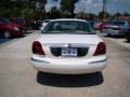 2000 White Pearlescent Tricoat Lincoln Continental   photo #7