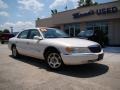 2000 White Pearlescent Tricoat Lincoln Continental   photo #28