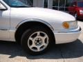 2000 White Pearlescent Tricoat Lincoln Continental   photo #29
