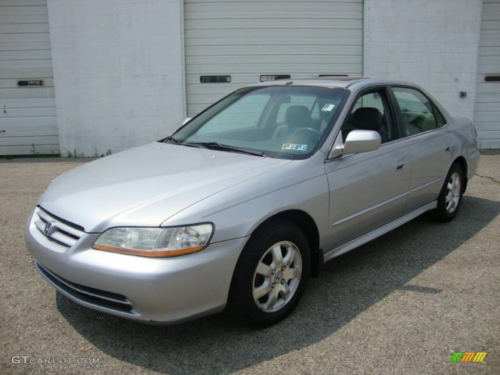 2002 Accord SE Sedan - Satin Silver Metallic / Quartz Gray photo #2