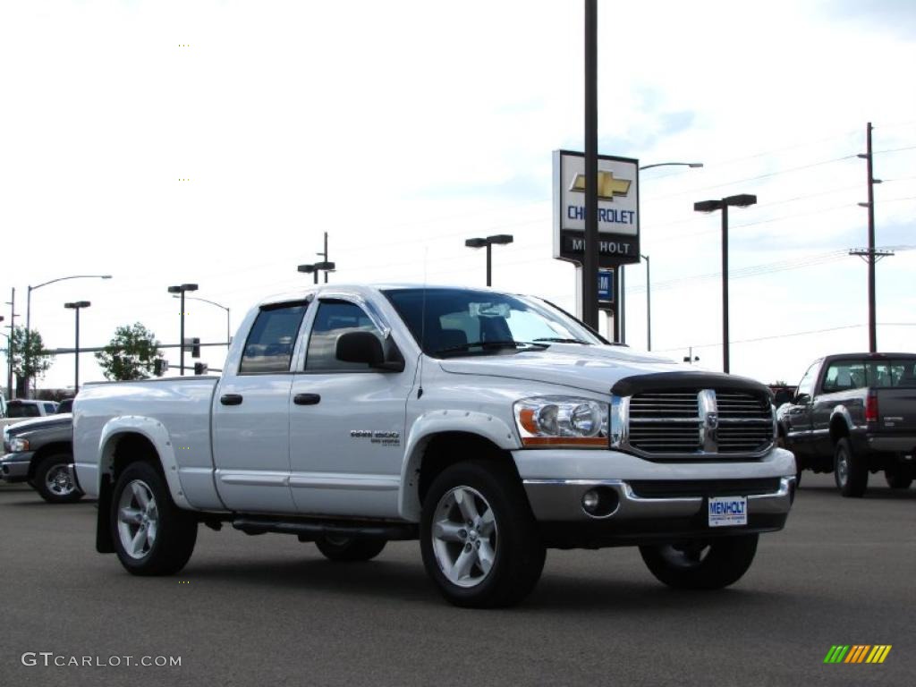 2006 Ram 1500 SLT Quad Cab 4x4 - Bright White / Khaki Beige photo #10