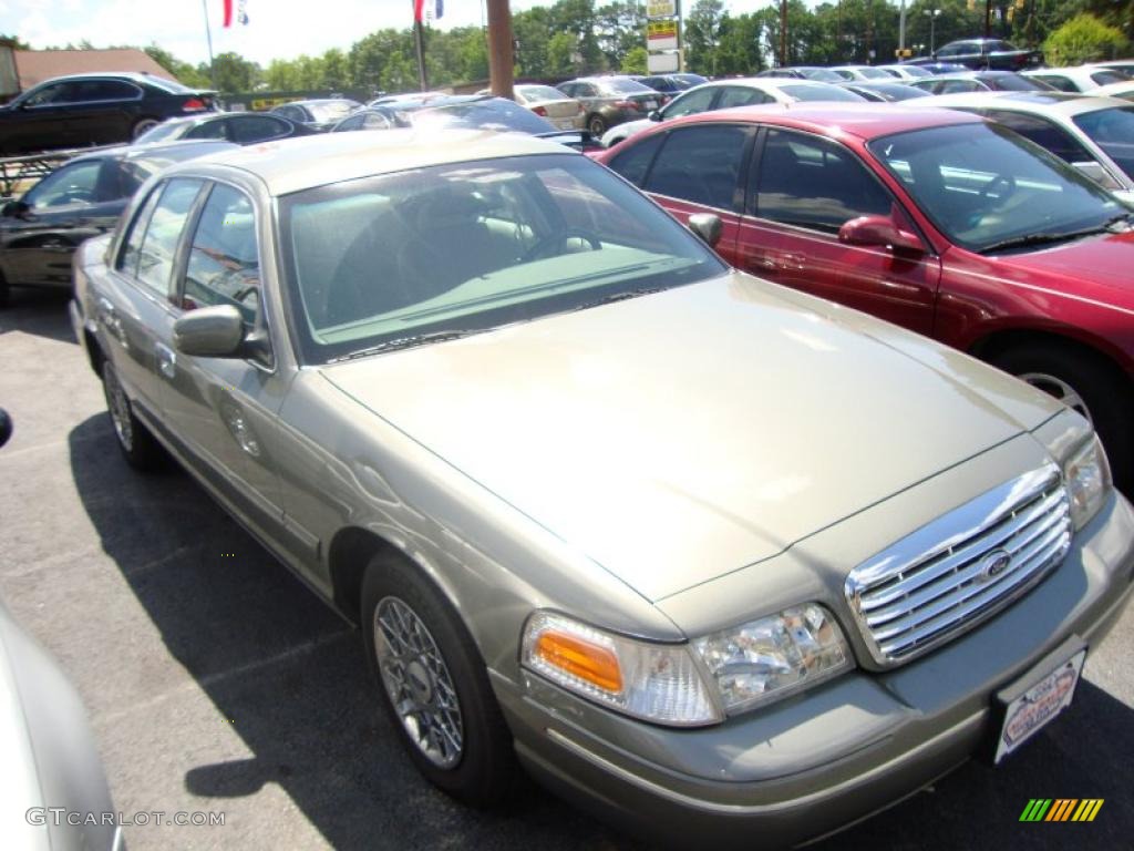 2002 Crown Victoria  - Spruce Green Metallic / Light Graphite photo #4