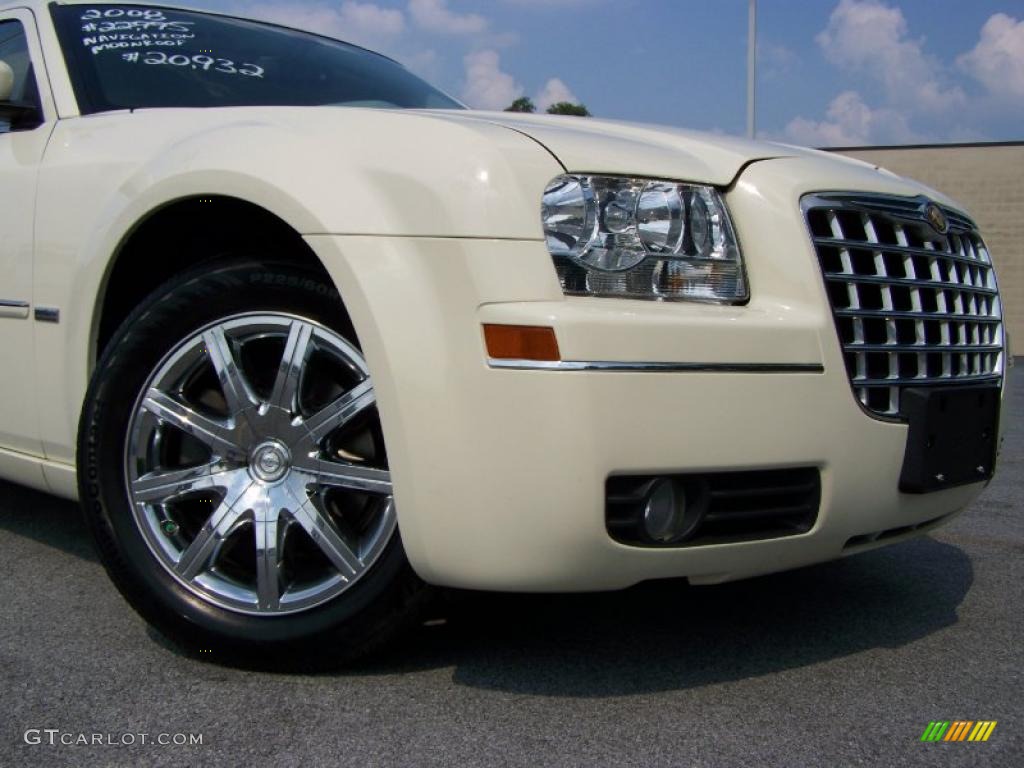 2008 300 Touring Signature Series - Cool Vanilla White / Dark Khaki/Light Graystone photo #2