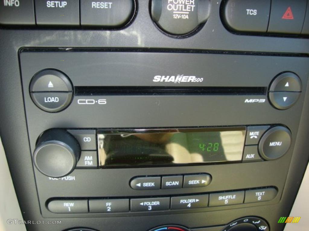 2006 Ford Mustang GT Premium Coupe Audio System Photo #32498185