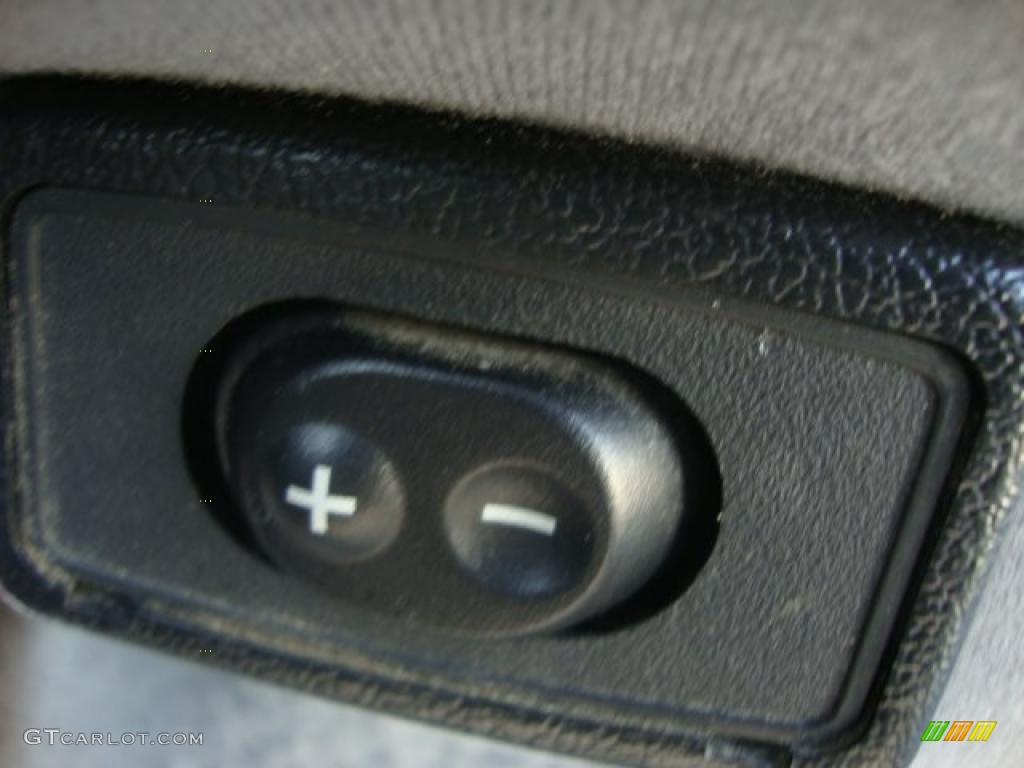 1995 F150 XLT Regular Cab - Light Opal Metallic / Gray photo #18