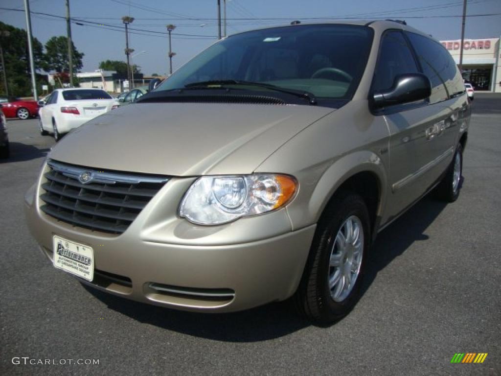 2007 Town & Country Touring - Linen Gold Metallic / Dark Khaki/Light Graystone photo #1