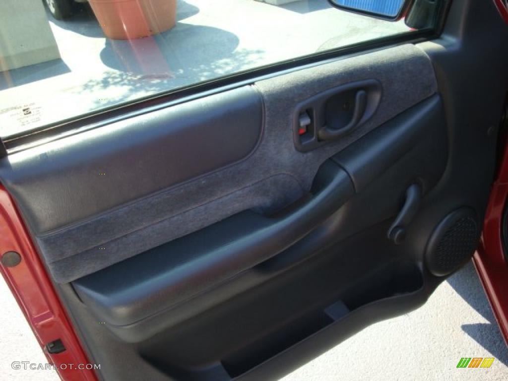 2000 S10 LS Regular Cab - Dark Cherry Red Metallic / Graphite photo #13