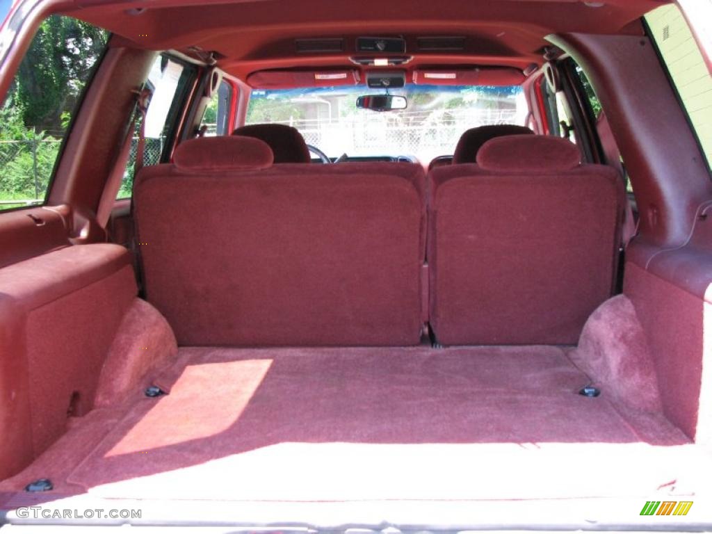 1999 Tahoe LS - Victory Red / Red photo #7
