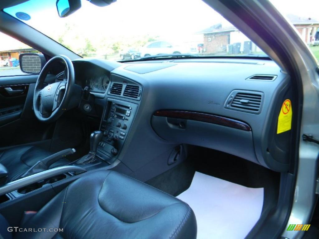 2004 XC70 AWD - Crystal Green Metallic / Graphite photo #21