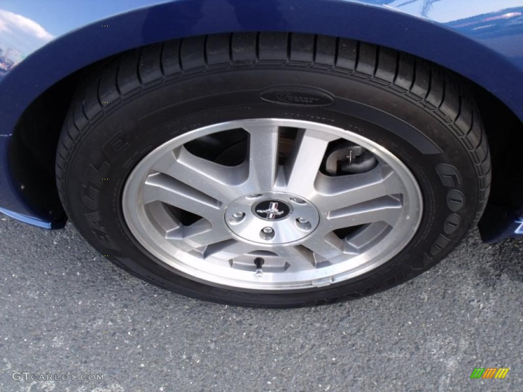 2006 Mustang GT Premium Coupe - Vista Blue Metallic / Dark Charcoal/Light Graphite photo #17