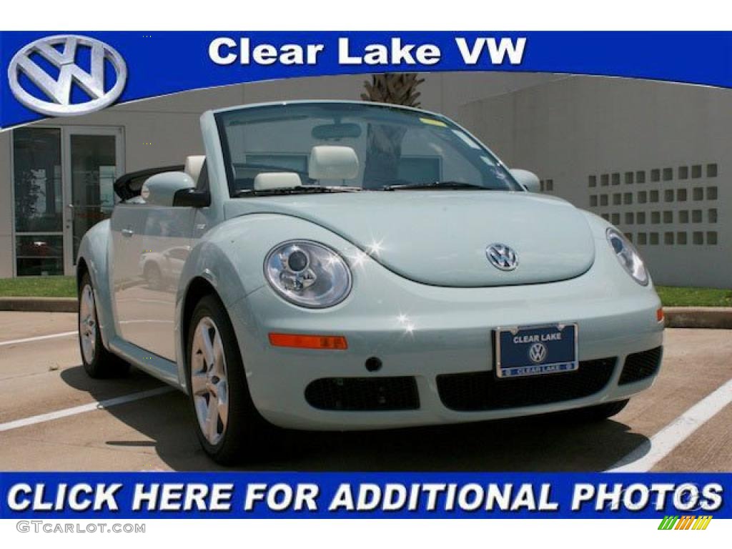 Aquarius Blue/Campanella White Volkswagen New Beetle