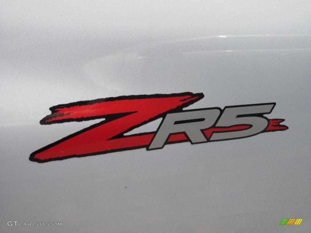 2003 S10 LS ZR5 Crew Cab 4x4 - Summit White / Graphite photo #4