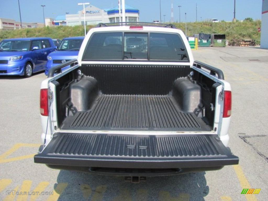 2003 S10 LS ZR5 Crew Cab 4x4 - Summit White / Graphite photo #7