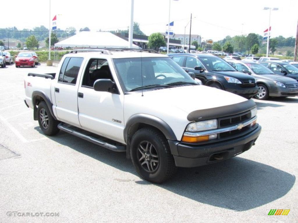 2003 S10 LS ZR5 Crew Cab 4x4 - Summit White / Graphite photo #10