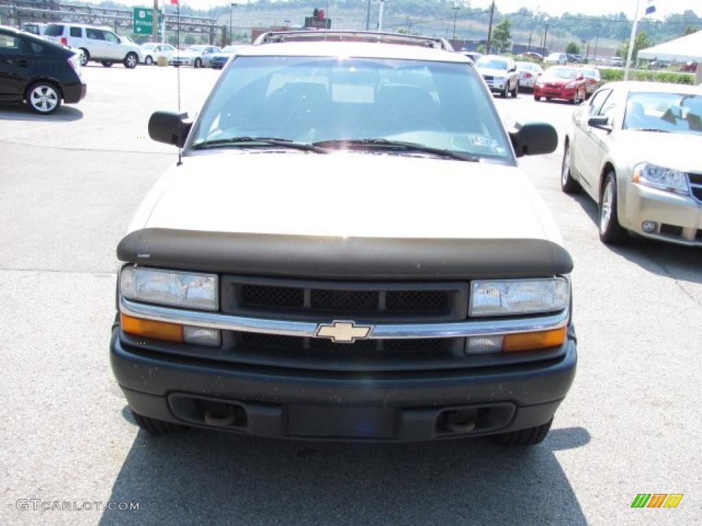 2003 S10 LS ZR5 Crew Cab 4x4 - Summit White / Graphite photo #11
