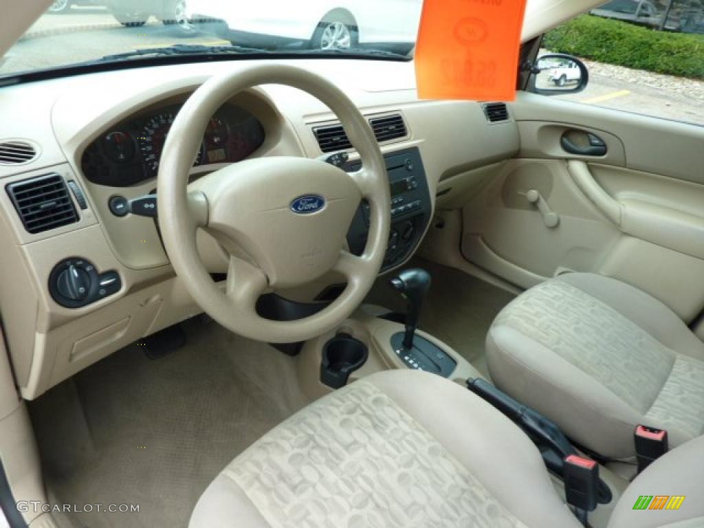 2005 Focus ZX4 S Sedan - Arizona Beige Metallic / Dark Pebble/Light Pebble photo #11