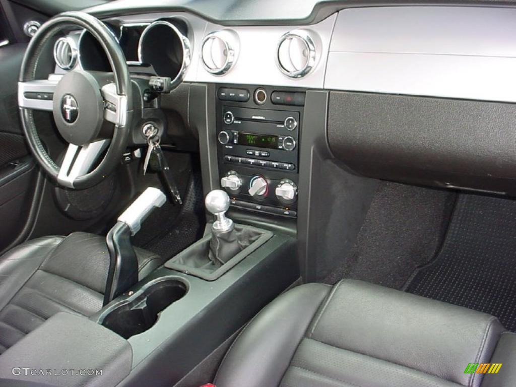 2008 Mustang GT Premium Coupe - Brilliant Silver Metallic / Dark Charcoal photo #24