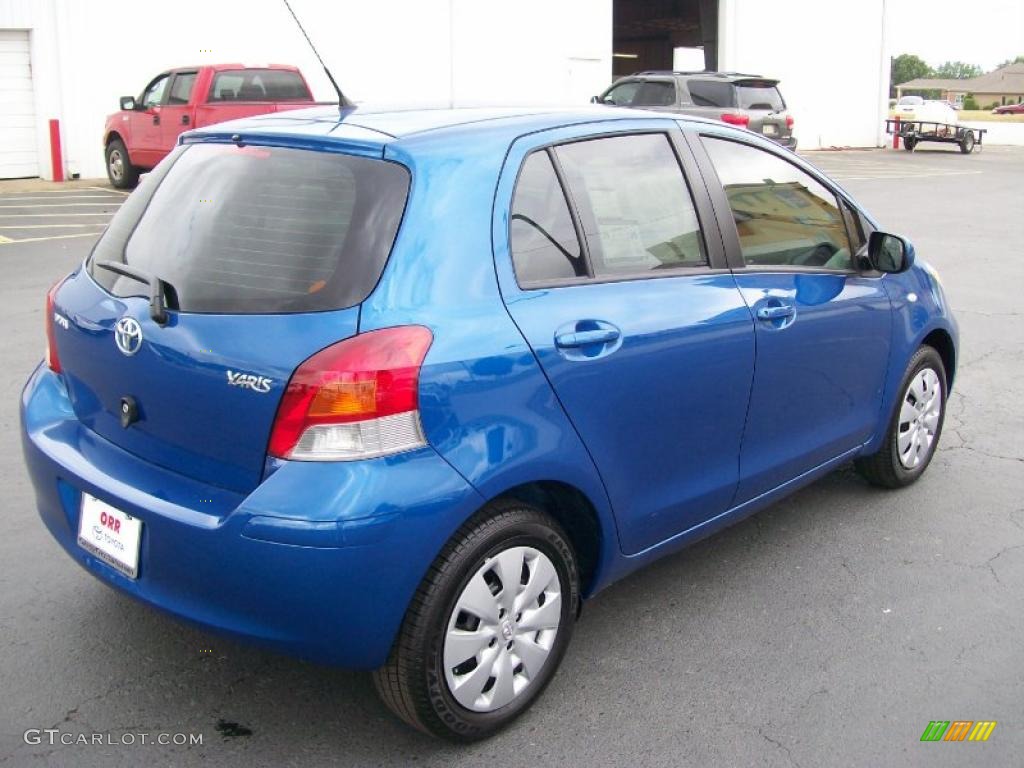 2010 Yaris 5 Door Liftback - Blazing Blue Pearl / Dark Charcoal photo #4