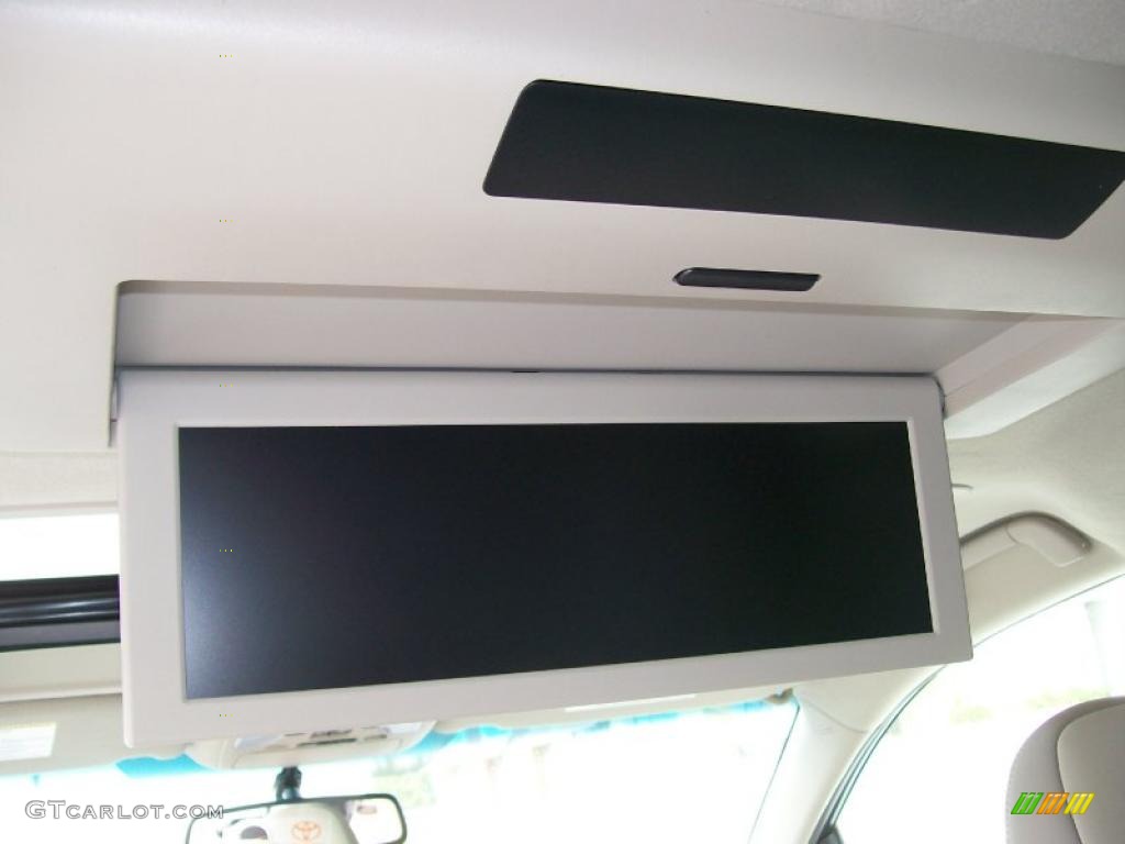 2011 Sienna Limited - Super White / Bisque photo #13