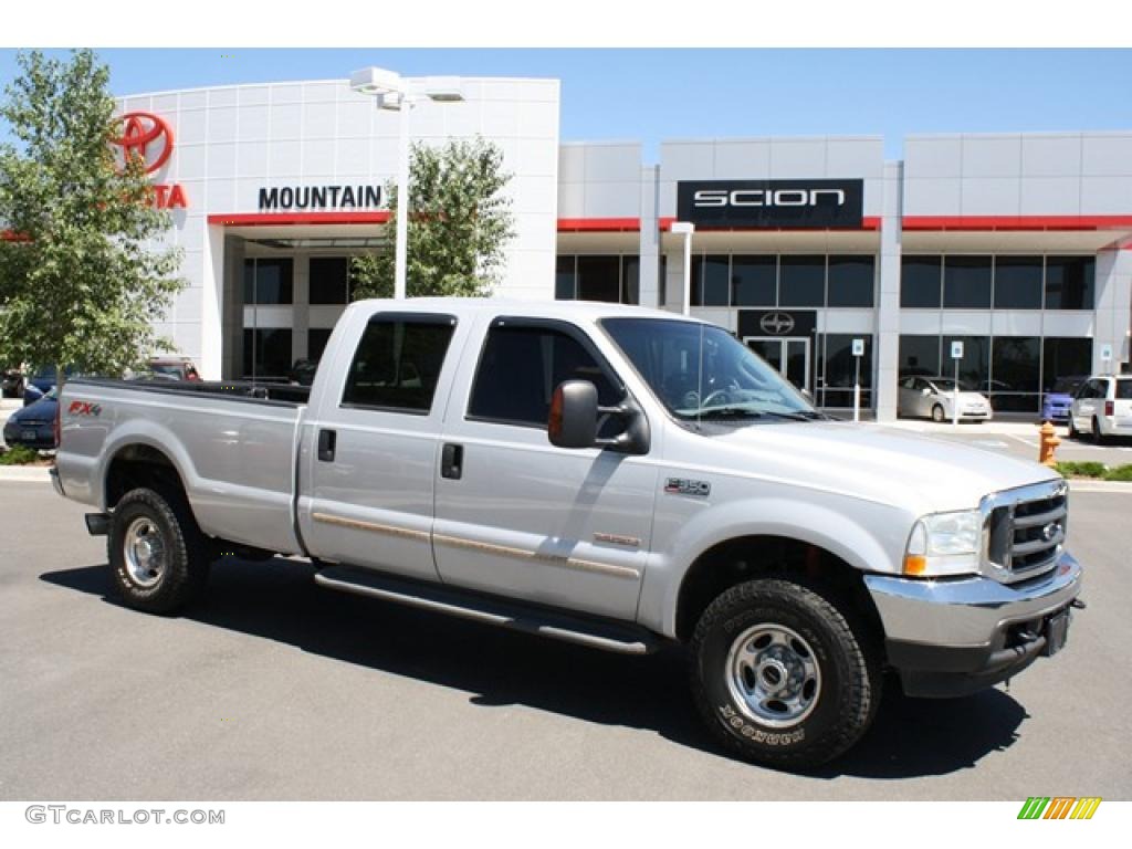 2004 F350 Super Duty Lariat Crew Cab 4x4 - Oxford White / Medium Flint photo #1