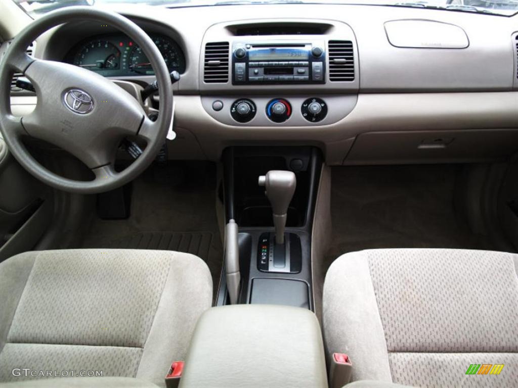 2003 Camry LE - Super White / Stone photo #10