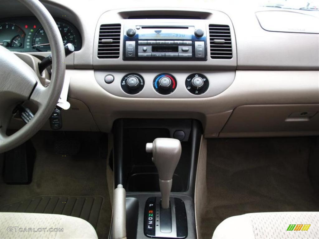 2003 Camry LE - Super White / Stone photo #12