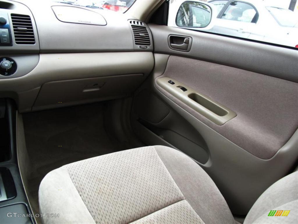 2003 Camry LE - Super White / Stone photo #13