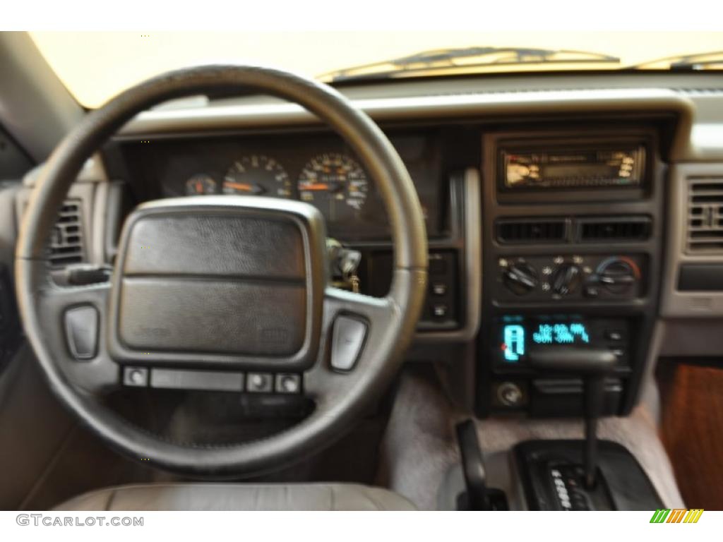 1997 Grand Cherokee Laredo 4x4 - Flame Red / Agate Black photo #7