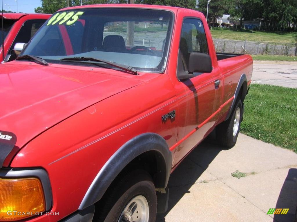 1993 Ranger XL Regular Cab 4x4 - Vibrant Red / Grey photo #2