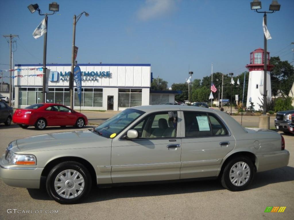 2005 Grand Marquis GS - Gold Ash Metallic / Medium Parchment photo #2