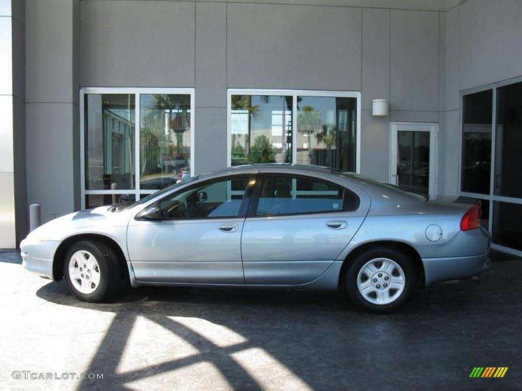 2004 Intrepid SE - Butane Blue Pearl / Dark Slate Gray photo #3