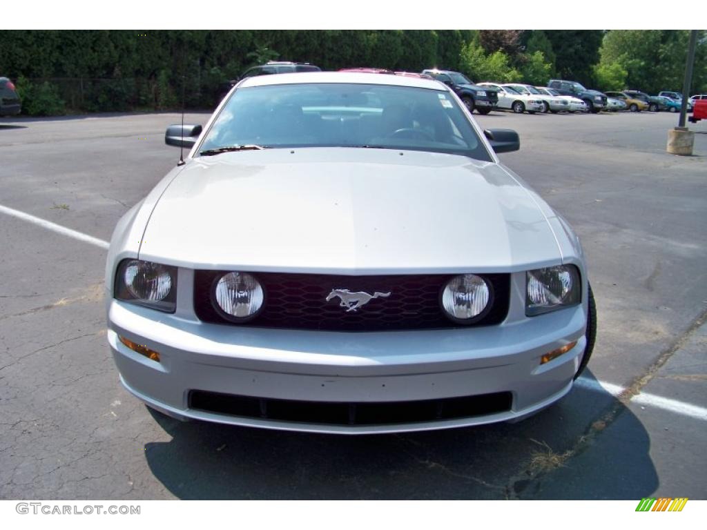 2006 Mustang GT Premium Coupe - Satin Silver Metallic / Dark Charcoal photo #2