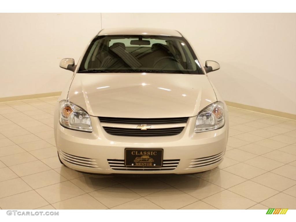2009 Cobalt LT Sedan - Gold Mist Metallic / Ebony photo #2
