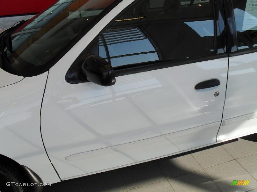 2001 Cavalier LS Sedan - Bright White / Graphite photo #4