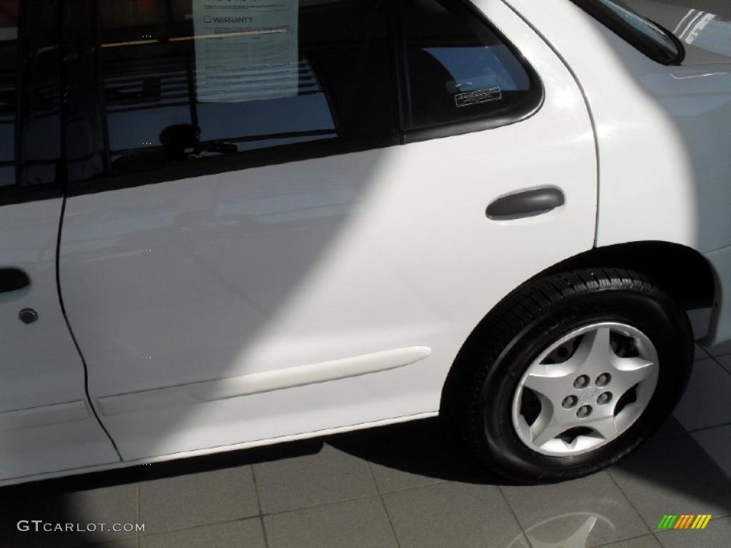 2001 Cavalier LS Sedan - Bright White / Graphite photo #5