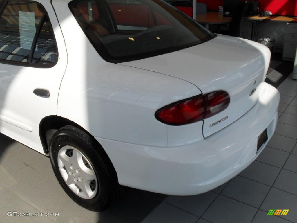 2001 Cavalier LS Sedan - Bright White / Graphite photo #6