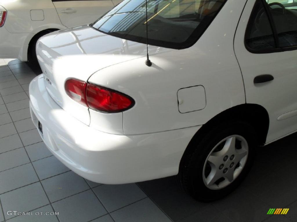 2001 Cavalier LS Sedan - Bright White / Graphite photo #8