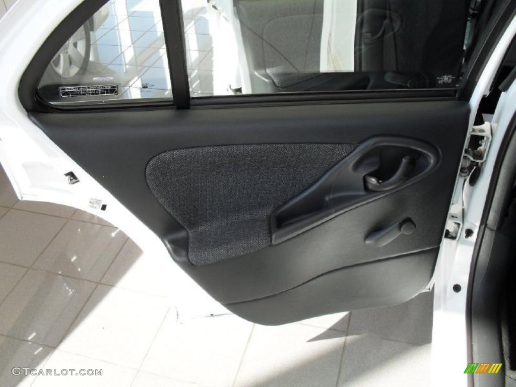 2001 Cavalier LS Sedan - Bright White / Graphite photo #14