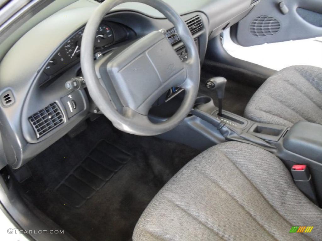 2001 Cavalier LS Sedan - Bright White / Graphite photo #18