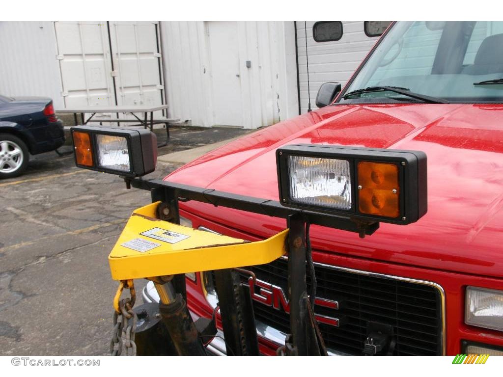 1999 Sierra 2500 SL Regular Cab 4x4 - Fire Red / Graphite photo #14