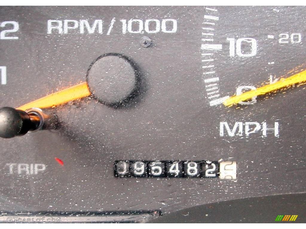 1999 Sierra 2500 SL Regular Cab 4x4 - Fire Red / Graphite photo #18