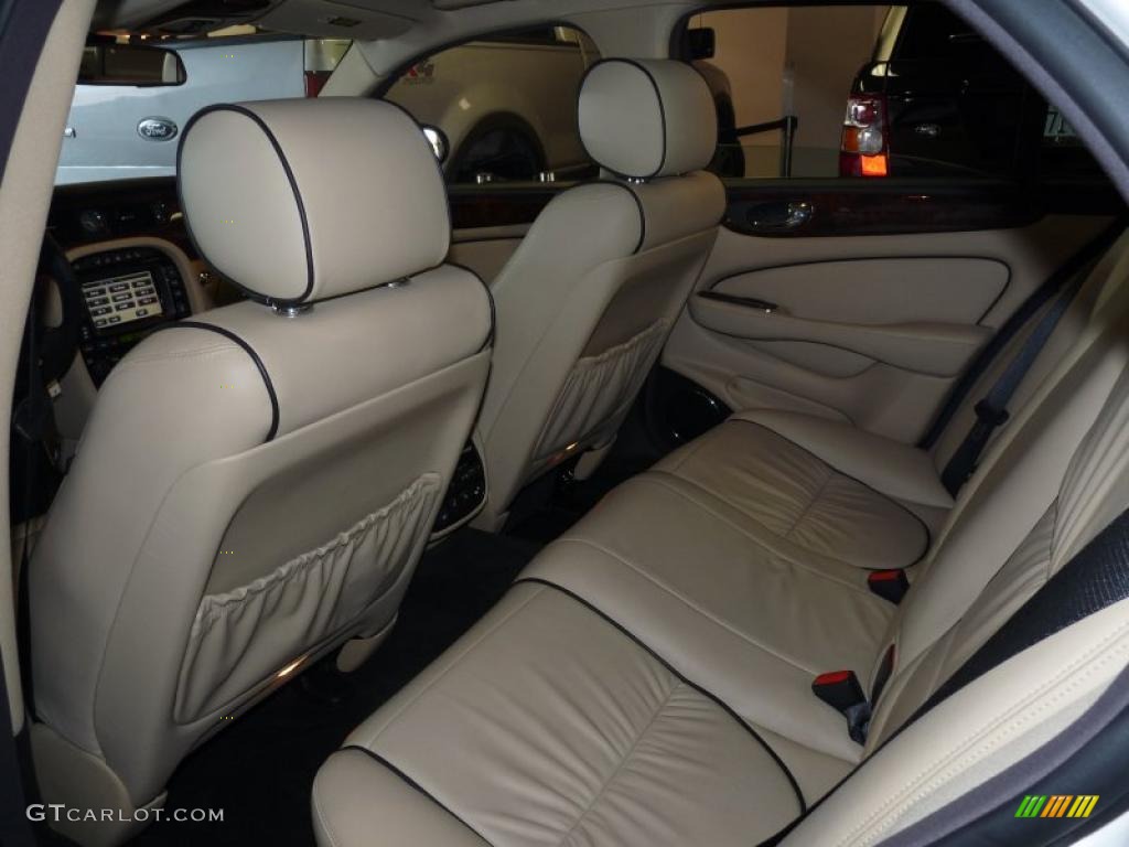 2007 XJ XJR - Porcelain White / Ivory/Charcoal photo #24