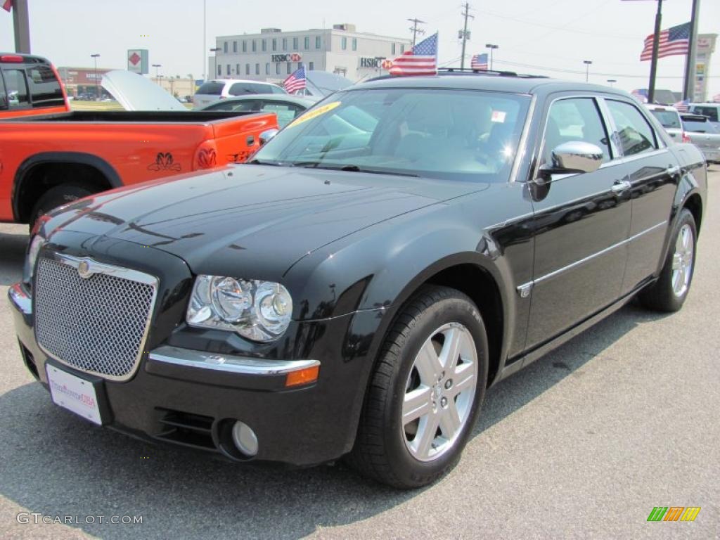 2006 300 C HEMI AWD - Brilliant Black Crystal Pearl / Dark Slate Gray/Light Graystone photo #1